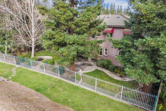 Building Photo - 5956 St Andrews Dr