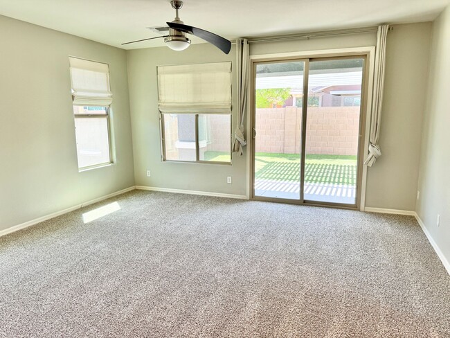 Building Photo - Beautiful 4 Bedroom Single Level Home Loca...