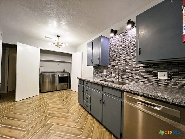 Building Photo - 303 Erby Ave