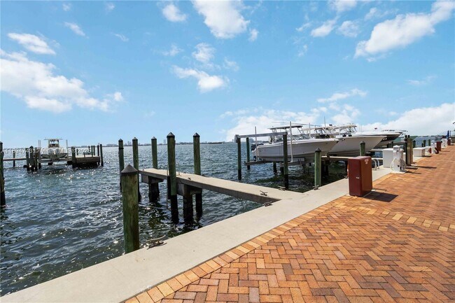 Building Photo - 3023 NE Quayside Ln