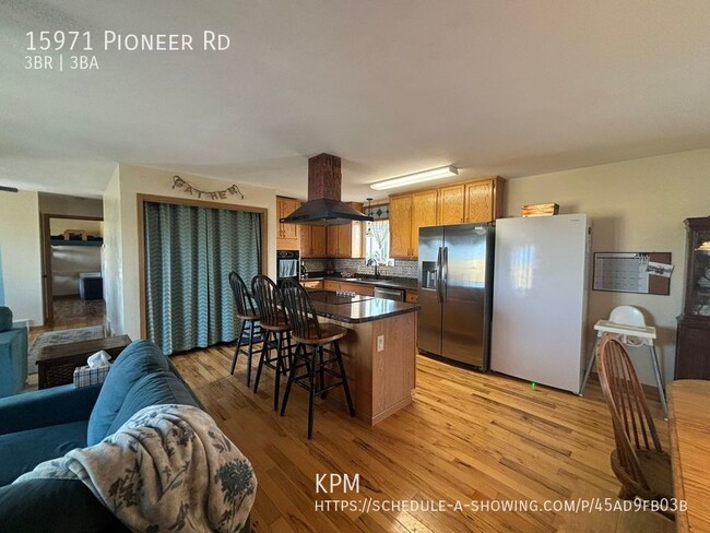 Building Photo - 3 BED | 2.5 BATH | HUGE DOUBLE GARAGE | FA...