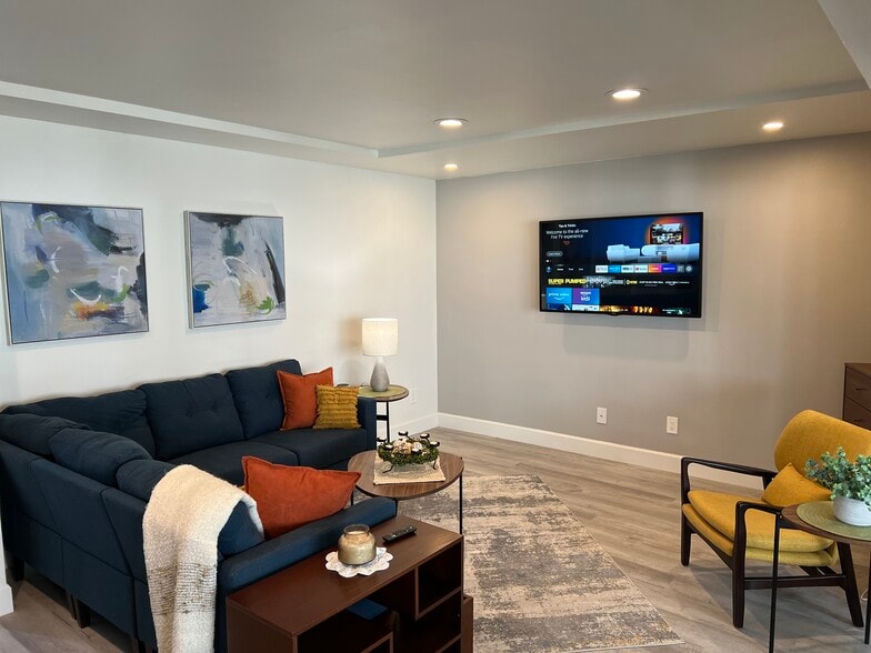 Building Photo - 1143 E Sandpiper Dr