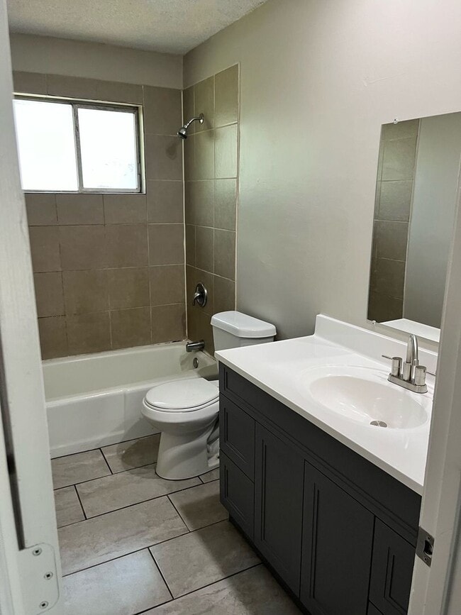 Building Photo - Affordable 3 Bedroom Home AVAILABLE NOW!