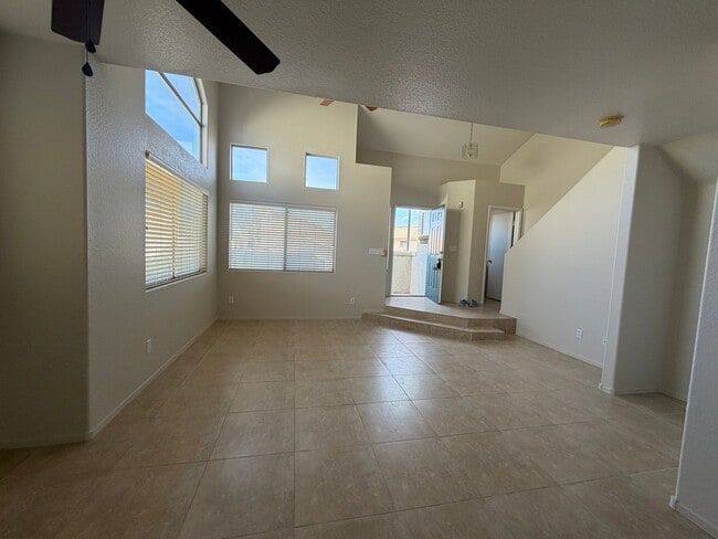 Building Photo - Corner lot townhome