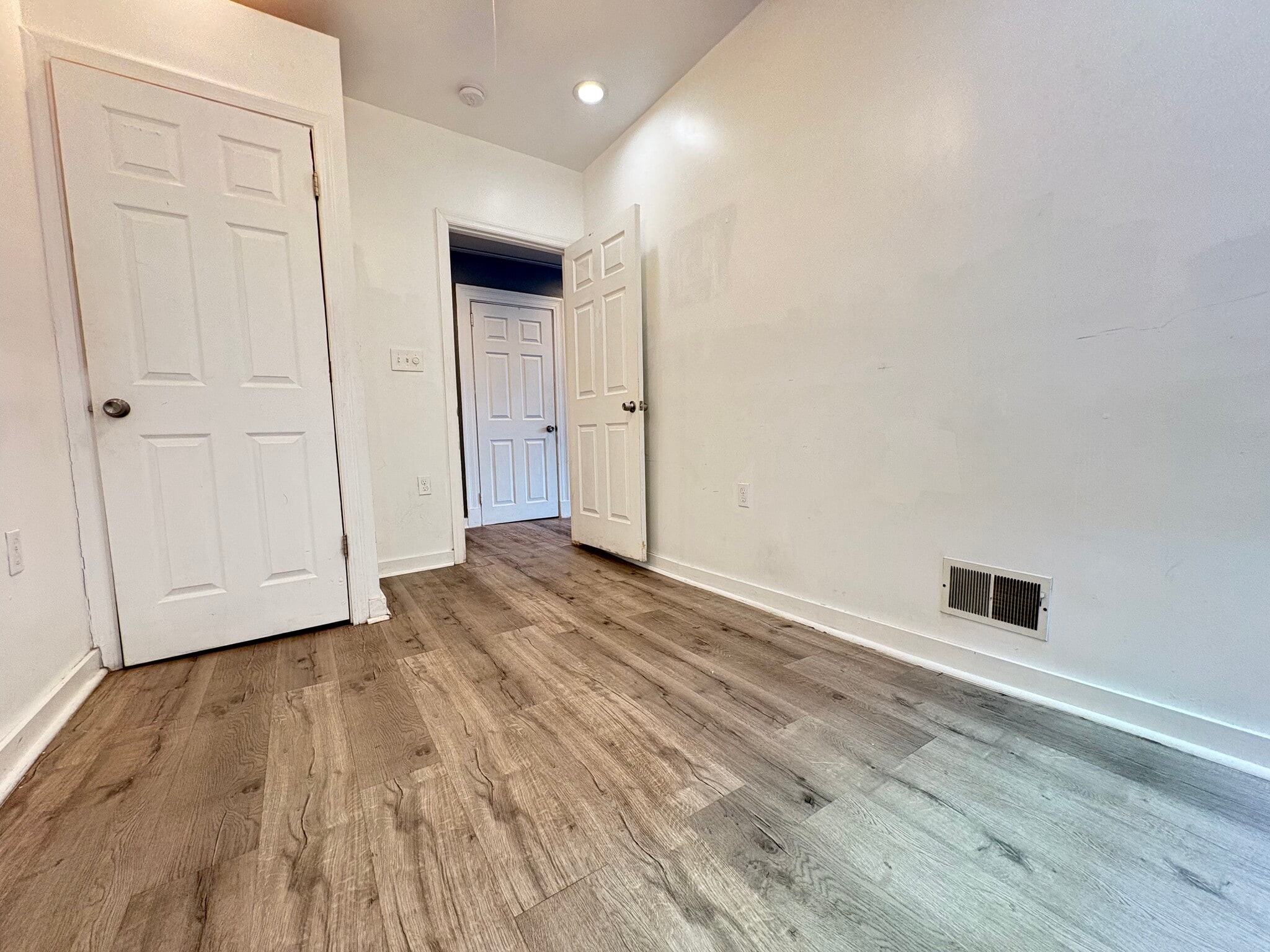 Building Photo - 5807 Hobart St