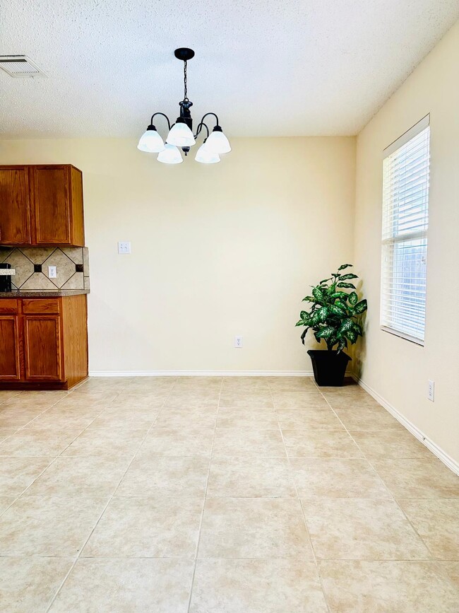 Building Photo - 9809 Tyler Dr