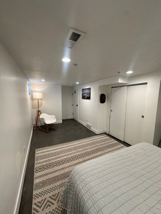 Building Photo - GORGEOUS Salt Lake Home!!!