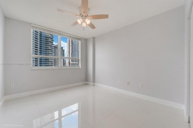 Building Photo - 2000 N Bayshore Dr