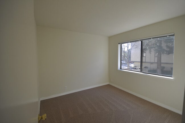 Building Photo - Great central SJ location near Highways 87...