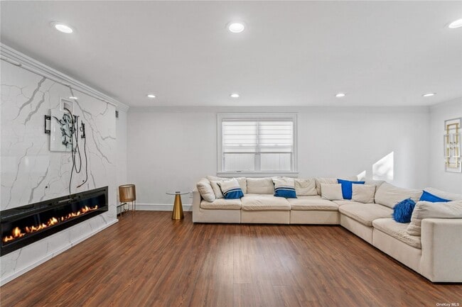 Building Photo - 2714 Ellen Rd