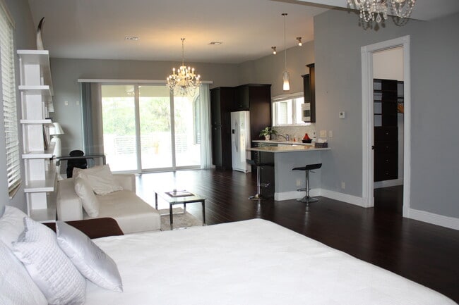 Building Photo - 5862 Homeland Rd