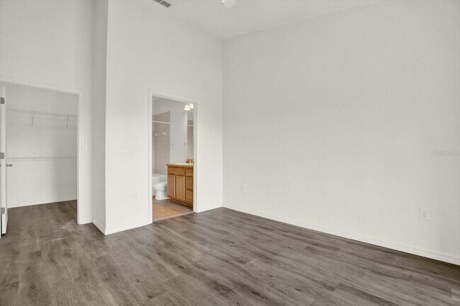 Building Photo - 10201 Courtney Palms Blvd
