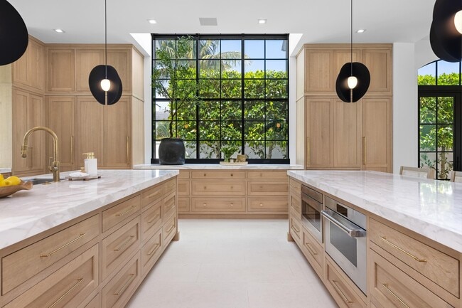 Building Photo - 734 S Ocean Blvd