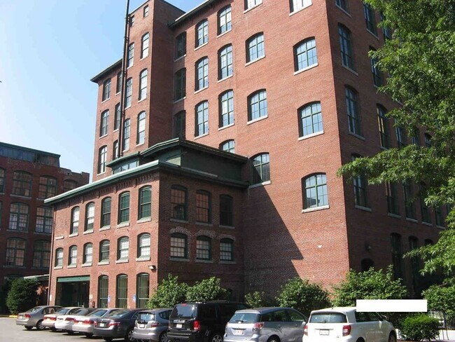 Building Photo - 200 Market St