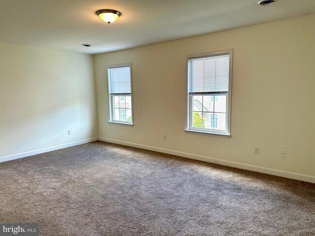 Building Photo - 207 Springmont Dr