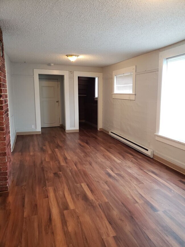 Building Photo - 823 High St