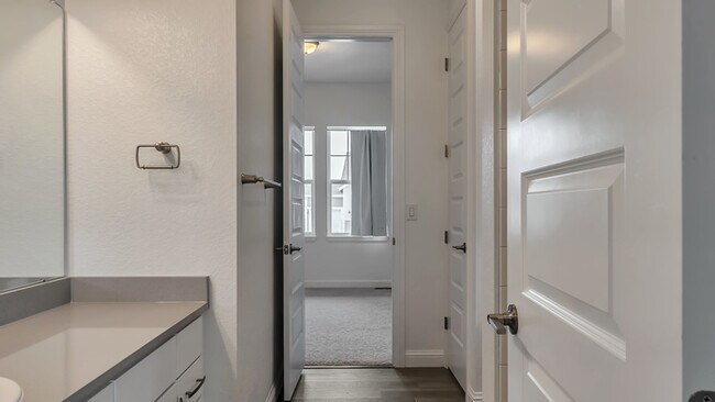 Building Photo - Beautiful Home in Canyons South!