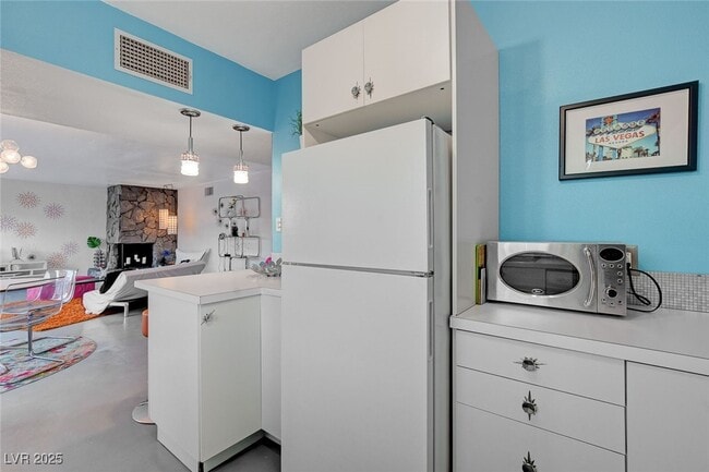 Building Photo - 1558 Aztec Way