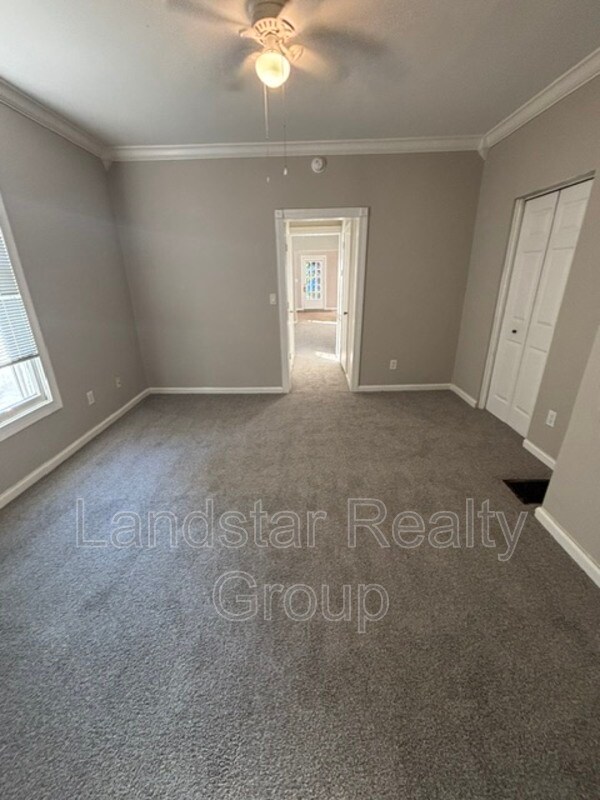 Building Photo - 2127 Grinstead Dr