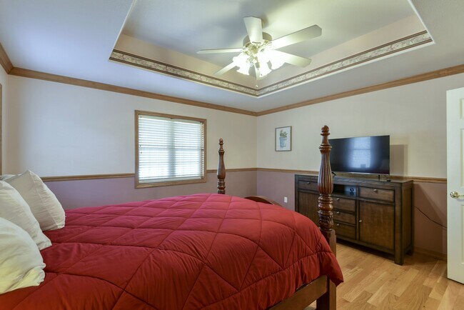 Building Photo - 5558 State Hwy 265