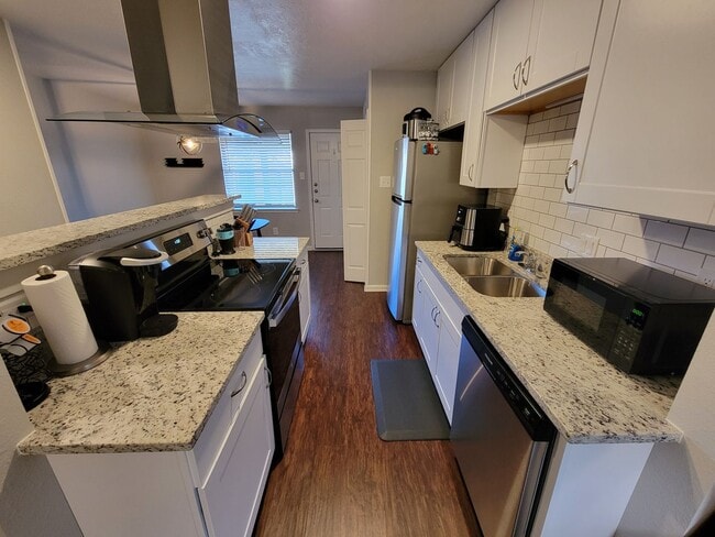 Building Photo - College Station - Cozy 2 Bedroom 1.5 Bath Condo for Lease