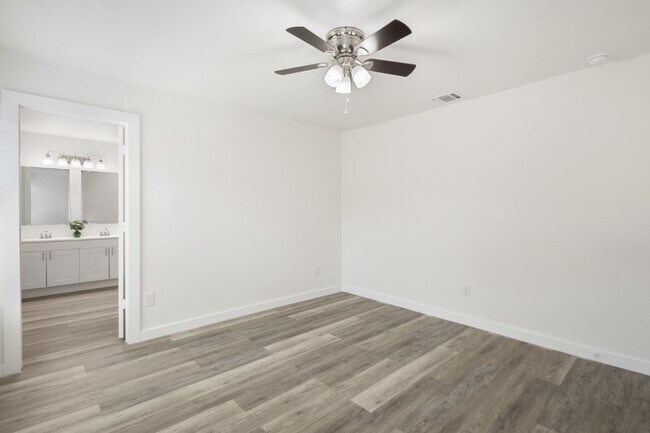 Building Photo - 434 Byrnes Dr