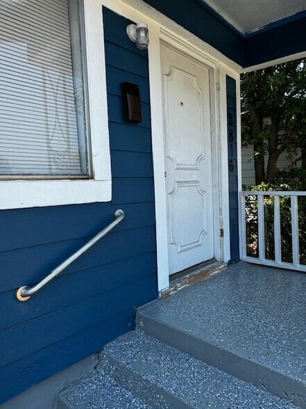 Building Photo - 2818 S Grove St