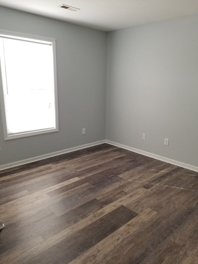 Building Photo - Cute Apartment for Rent in Benson, NC!