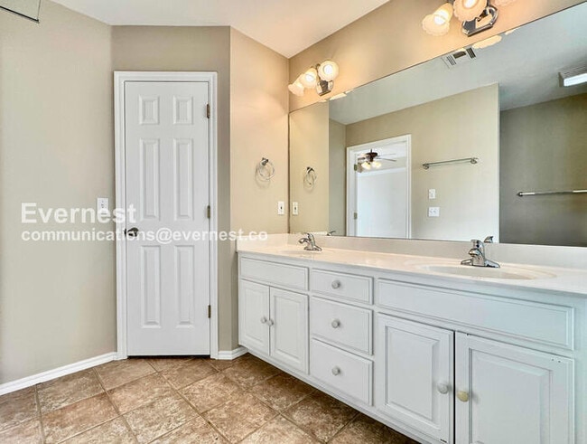 Building Photo - 1412 W 117th St S