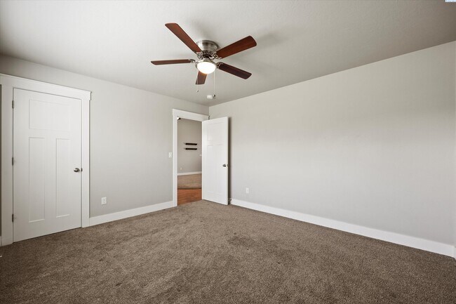 Building Photo - 4 BED HOME FOR RENT IN BENTON CITY MOVE-IN...