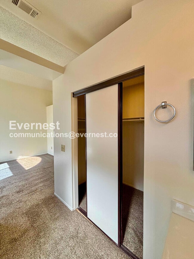 Building Photo - 27305 Uppercrest Ct