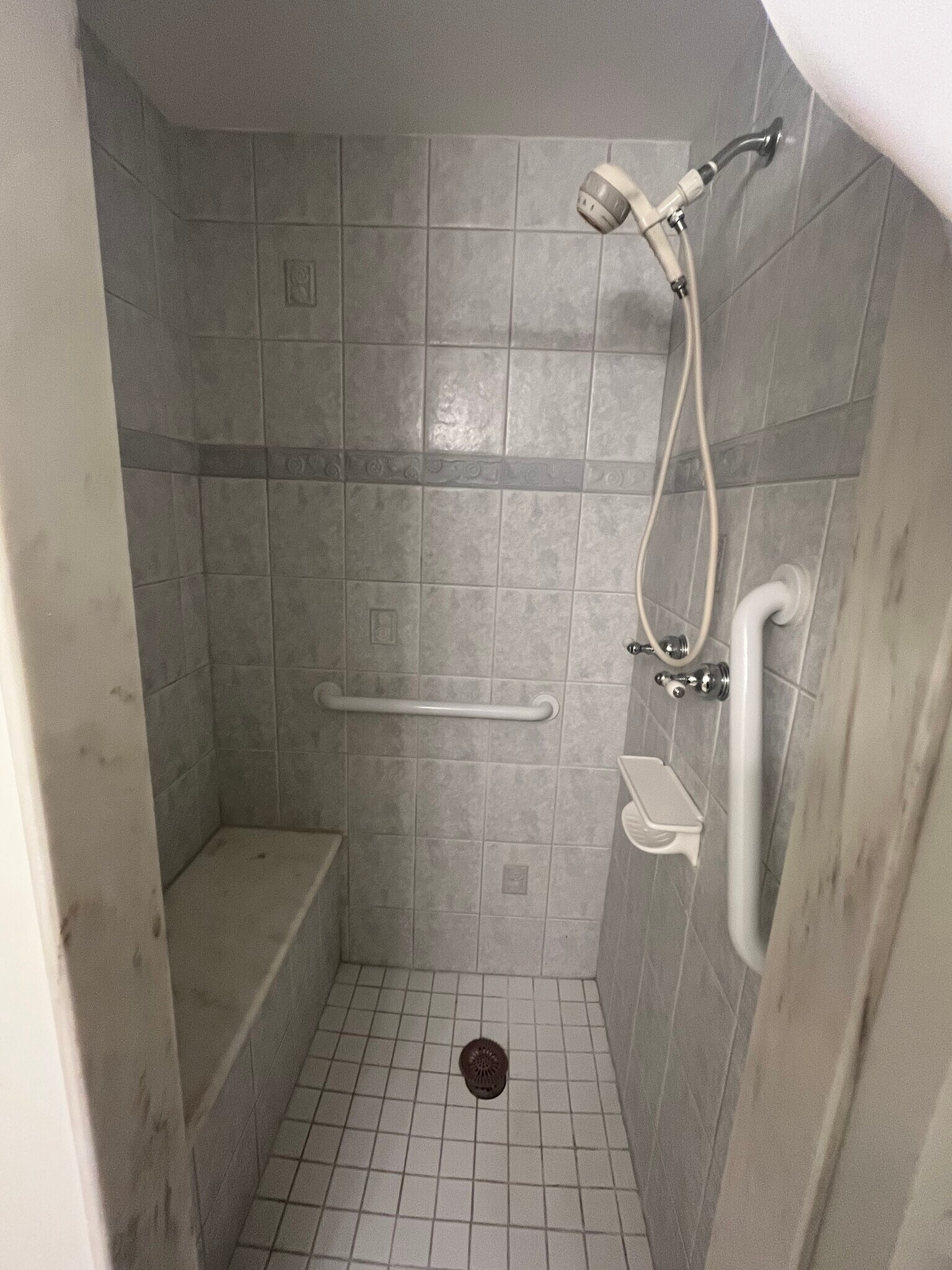 2nd shower - 4950 Bayshore Blvd