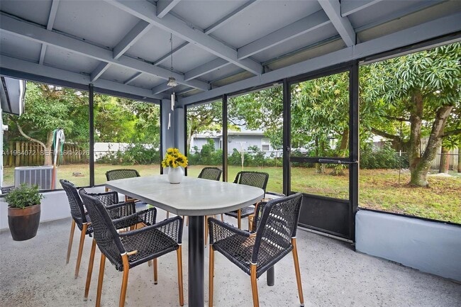 Building Photo - 3548 SW 16th Ct