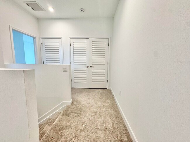 Building Photo - 14122 SW Thorens Dr