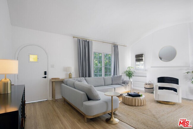 Building Photo - 951 N Martel Ave