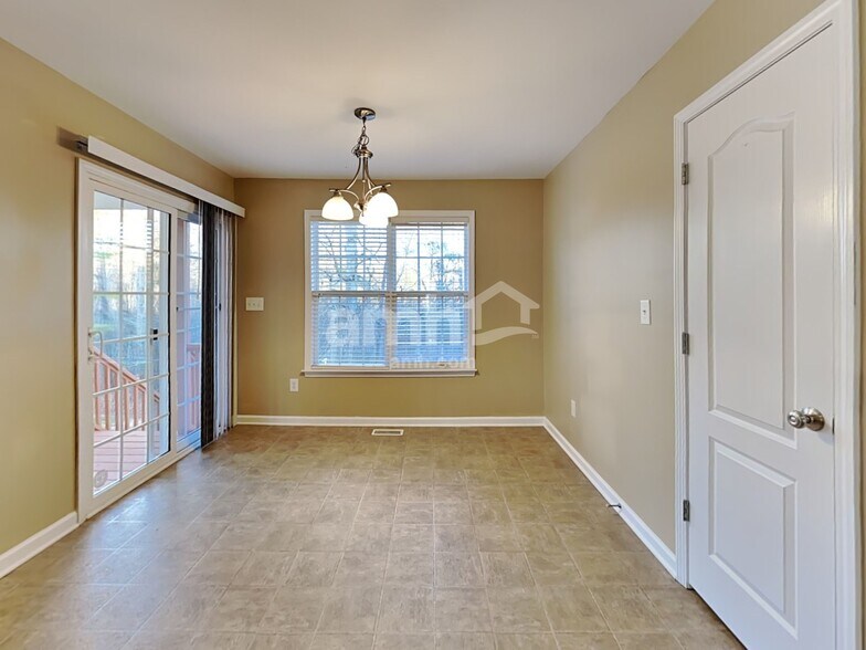 Building Photo - 1067 S Willhaven Dr