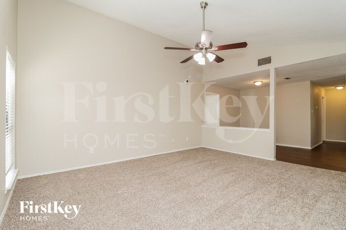 Building Photo - 3008 Clovermeadow Dr