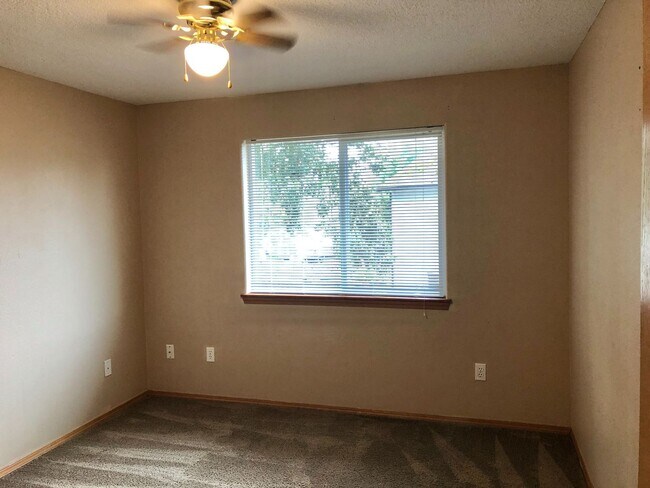 Building Photo - 270 SE Edwards Dr