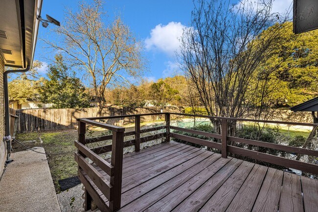 Building Photo - Beautiful home available in Castle Hills!