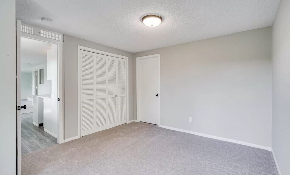 Building Photo - 83 Crystal View Cir