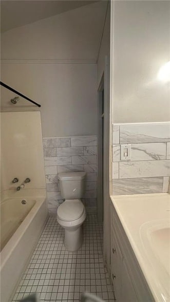 Building Photo - 4233 Iberville St