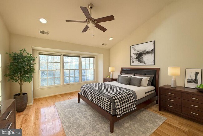 Building Photo - 819 Oak Knoll Terrace