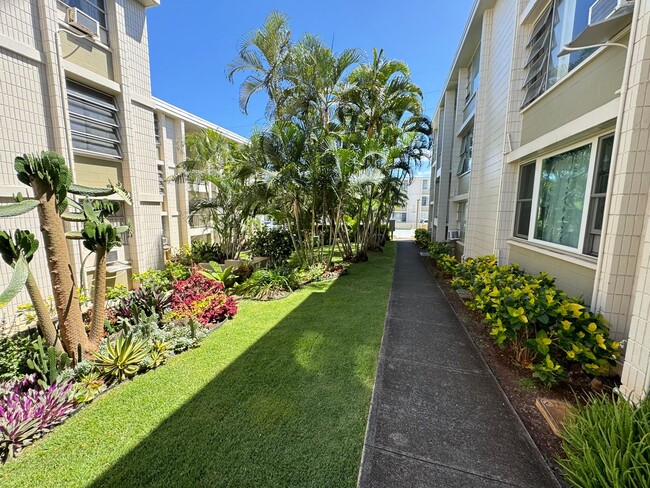 Building Photo - Pearlridge Gardens and Tower