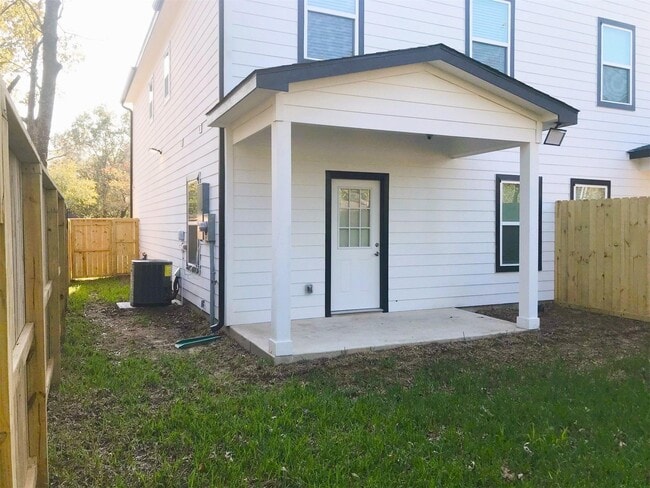 Building Photo - 4913 Southwind St