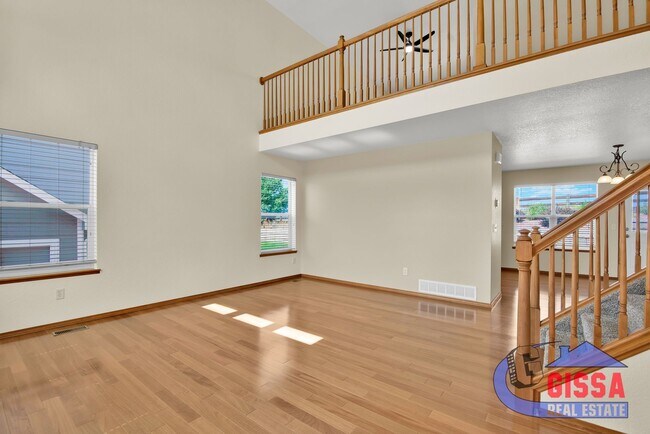 Building Photo - Beautiful home with 4 BR, 3.5 BA, 2 CAR wi...