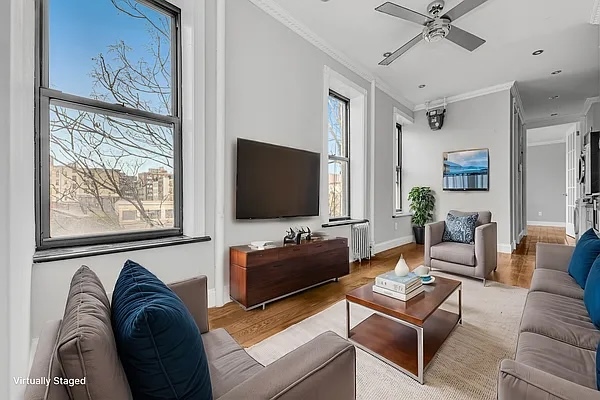 Primary Photo - 212 E 105th St