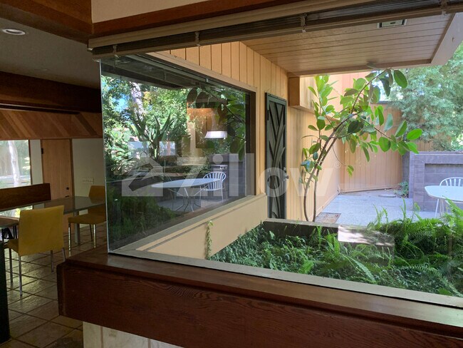 Building Photo - 3152 W Los Altos Ave