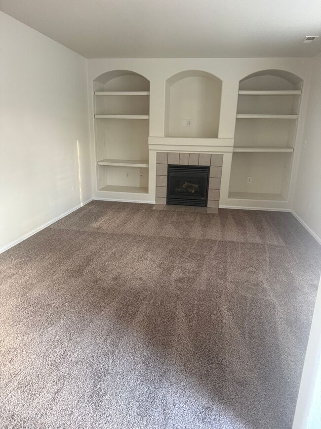Building Photo - *MOVE-IN SPECIAL: $200 OFF 1ST MONTH'S RENT* SPACIOUS AND CLEAN 2 BEDRROM CONDO FOR RENT!!