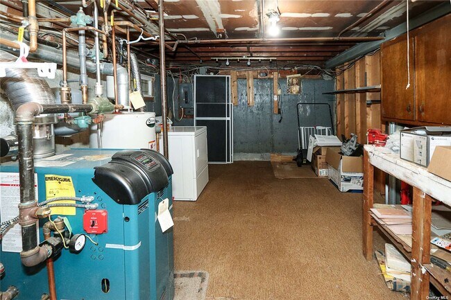 Building Photo - 98 Bayberry Ave