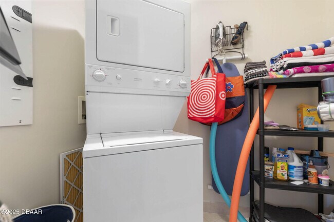 Building Photo - 231 Riverside Dr